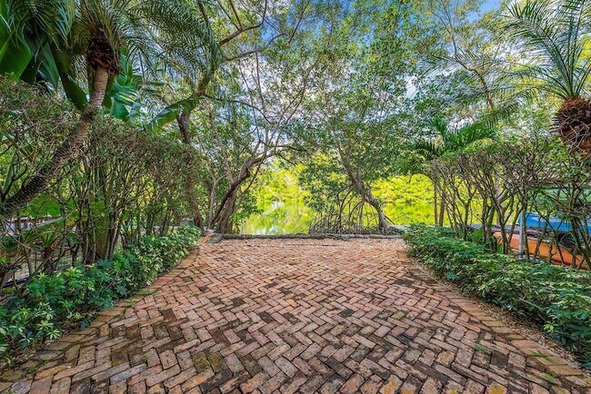 Building Photo - 6204 Paradise Point Dr