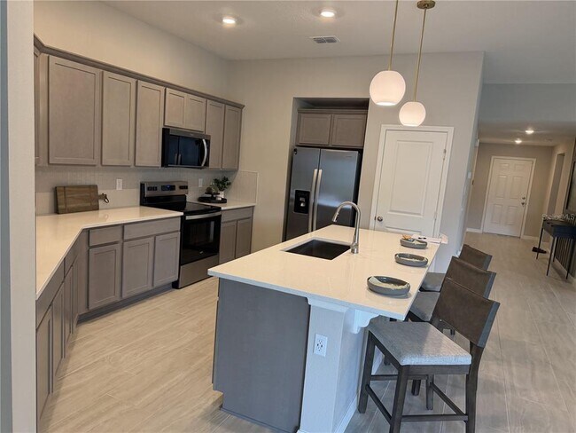 Building Photo - 2602 Lola Ln