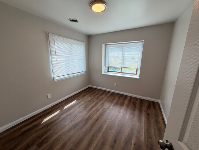 Building Photo - 179-179 Talon Pl