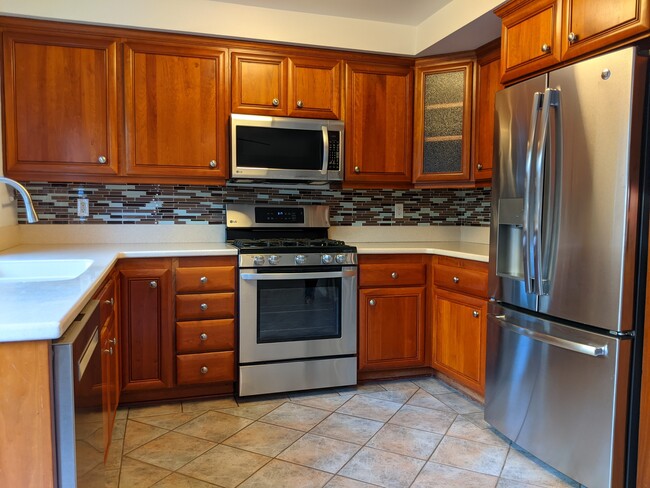 Building Photo - 3617 Caminito Carmel Landing