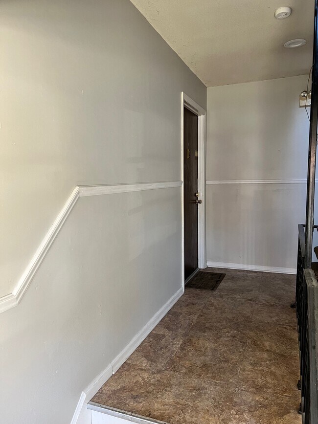 Building Photo - 8600 Countryshire Ln