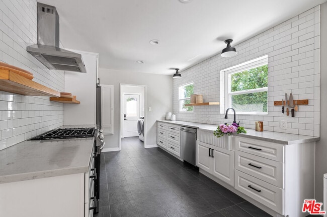 Building Photo - 4824 La Canada Blvd