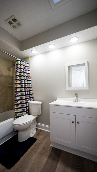 Guest Bathroom - 37 Carriage Hill Cir
