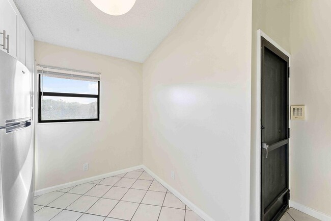 Building Photo - 3375 Jaywood Terrace