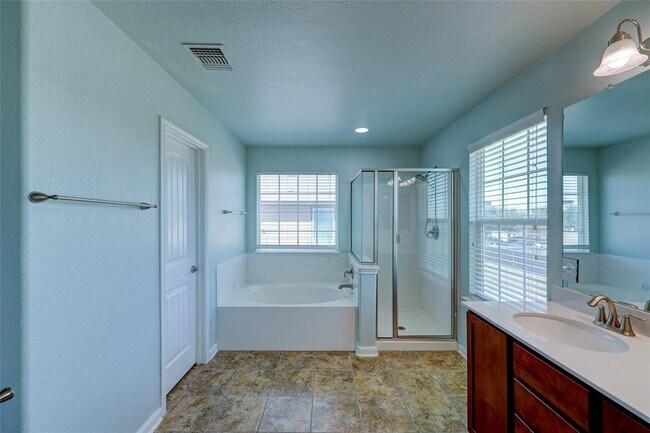 Building Photo - 455 Gina Dr