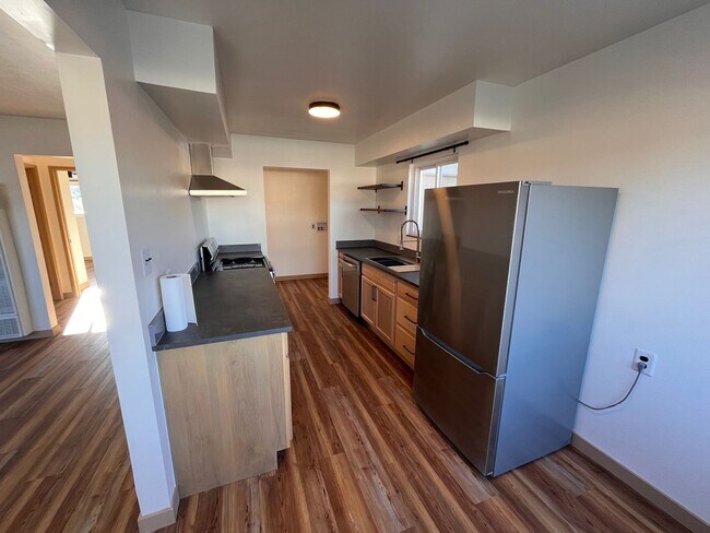 Building Photo - Fully Renovated Home with Large Extra Livingroom and Large Backyar