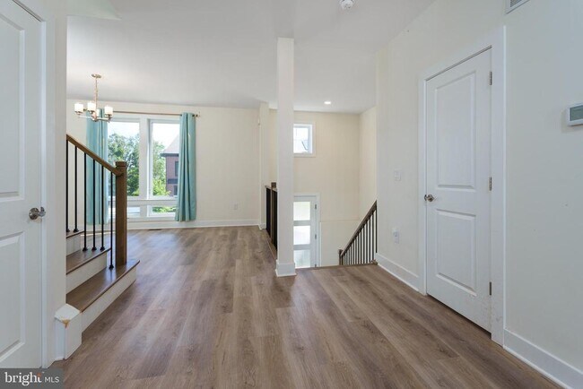 Building Photo - 3 E Hartwick Dr