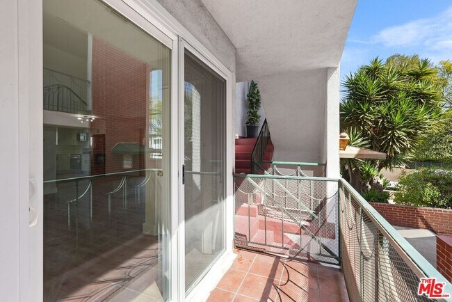 Building Photo - 1031 N Laurel Ave