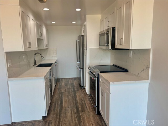 Building Photo - 531 Esplanade