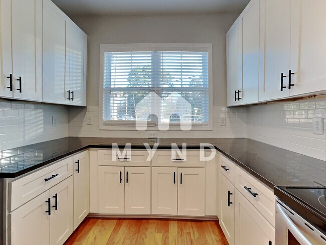 Building Photo - 632 Rush St