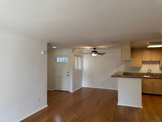 Building Photo - 2 bedroom 1 bathroom condo in Mirabella Point