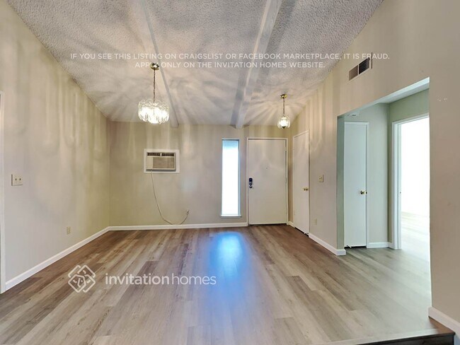 Building Photo - 301 Old River Dr