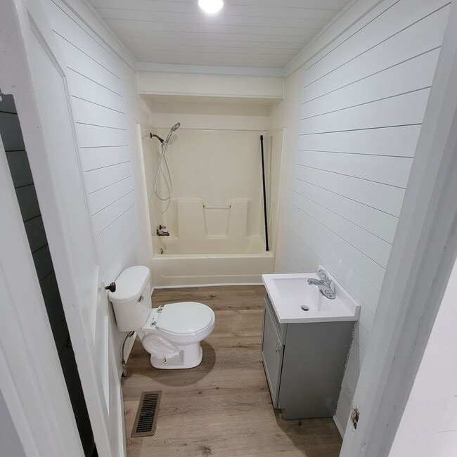 Building Photo - 3/1 House- Sparta City Limits