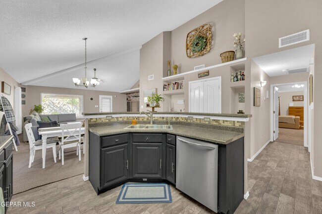 Building Photo - 12521 Paseo Alegre Dr