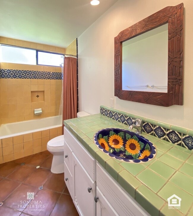 Building Photo - Ground Floor Condo on Sonoma's East Side