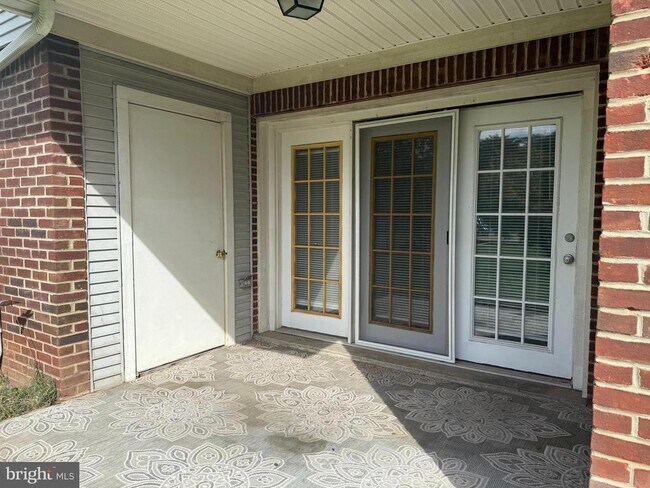 Building Photo - 2125 Wainwright Ct