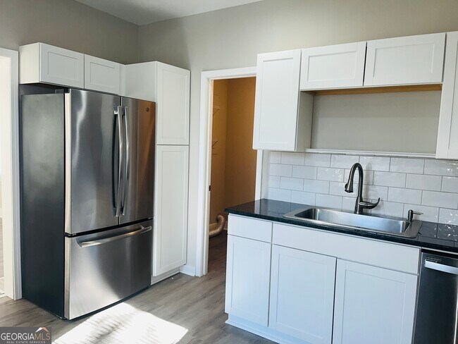 Building Photo - 608 Askew Ave