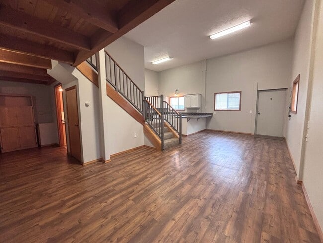 Building Photo - 1420 SE Township Rd