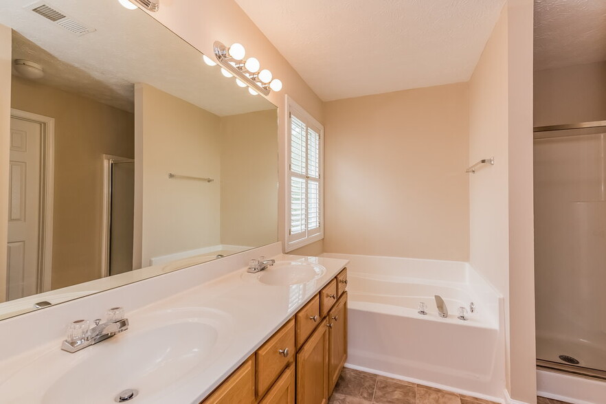 Building Photo - 169 Weatherstone Dr