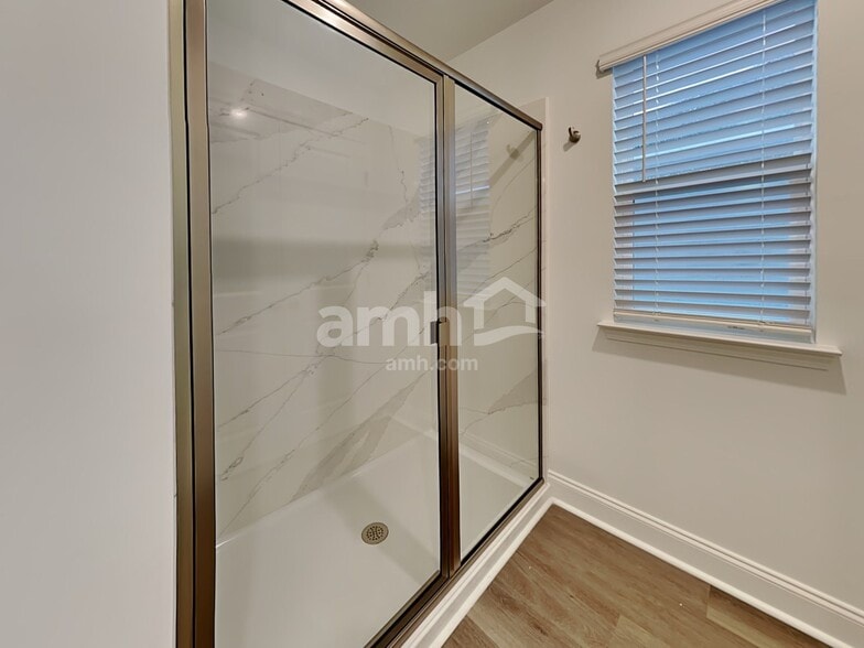 Building Photo - 5500 Front St