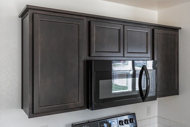 Building Photo - Beautiful 3 Bedroom Townhome for Lease!