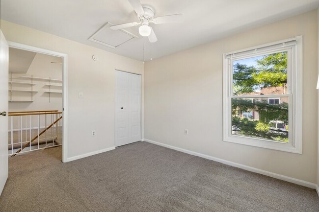 Building Photo - 7511 Belle Grae Dr