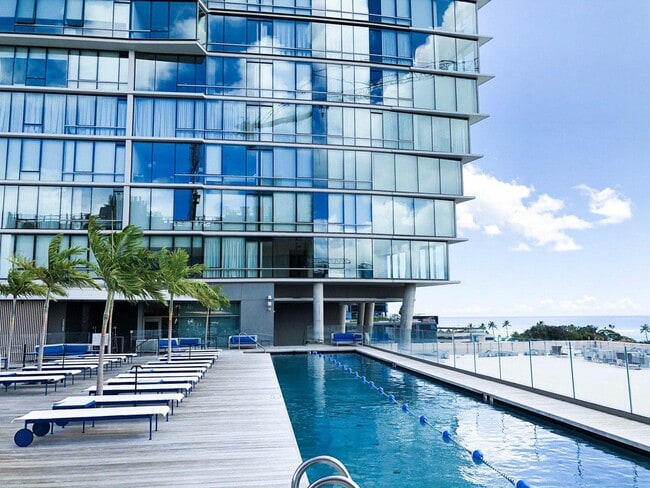 Building Photo - 1001 Queen St