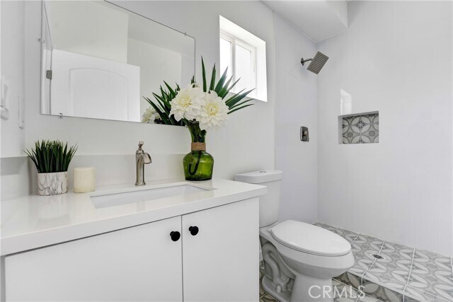 Building Photo - 11960 Vanowen St