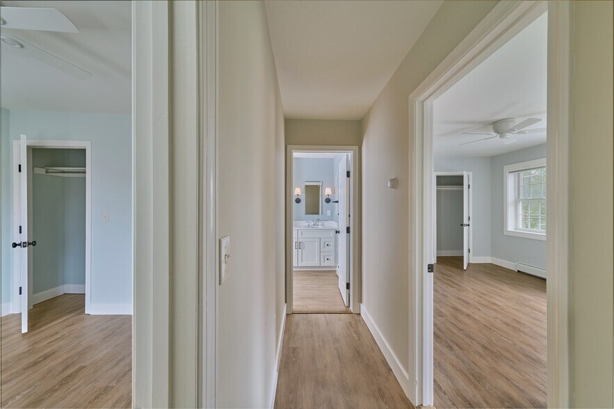 Top of stairs, hallway - 68 South St