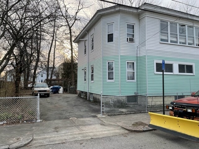Building Photo - 67 Simmons St