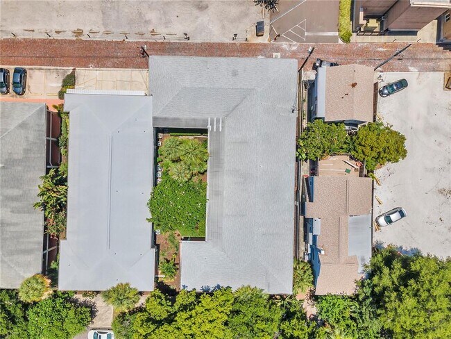 Building Photo - 224 6th Ave N