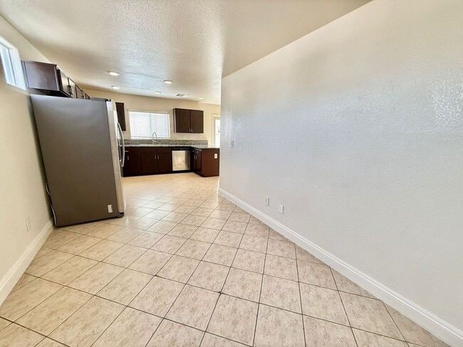 Building Photo - Stylishly Home in Gated Community – Minute...