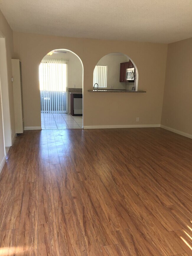 Interior Photo - 271 Parke St