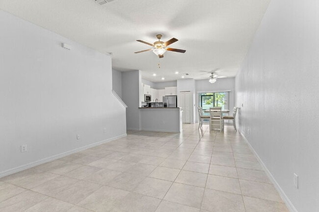 Building Photo - NEWLY UPGRADED Town Home For Rent in Touchstone!