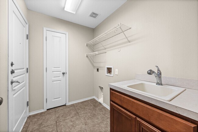 Building Photo - 5402 Hickory Harvest Dr