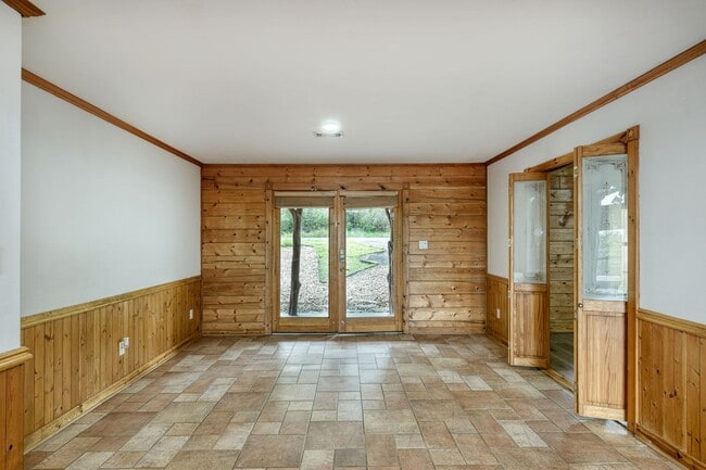 Building Photo - Custom Home with Separate Apartment