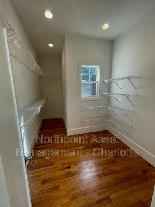 Building Photo - 3 bedroom custom home on tons of acreage w...