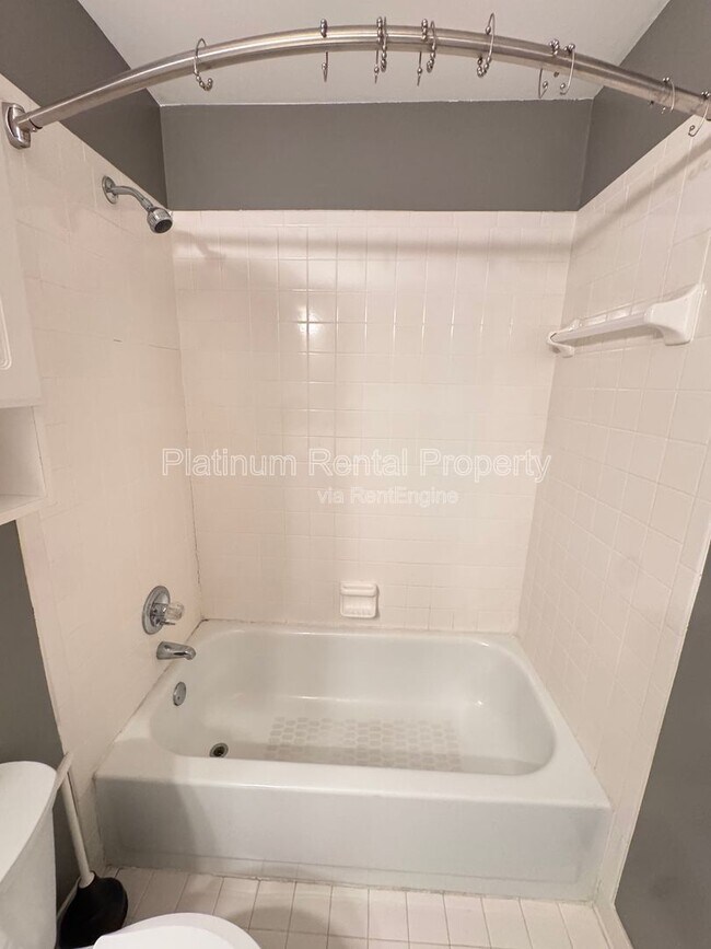 Building Photo - 425 Water Shadow Ln