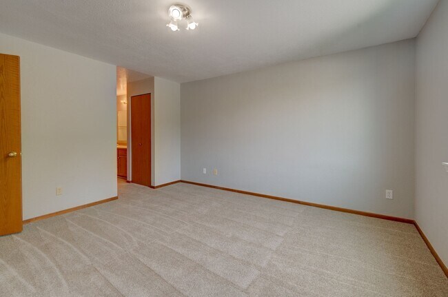 Building Photo - 2 Bed 2 Bath Apartment with a View