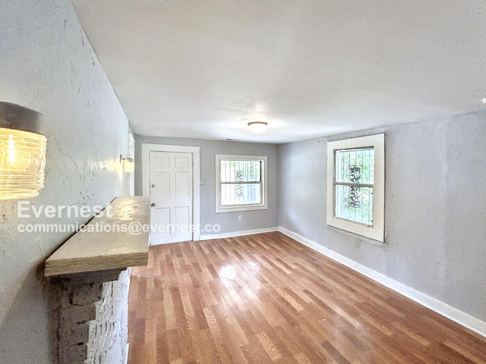 Building Photo - 2028 Powderly Ave SW