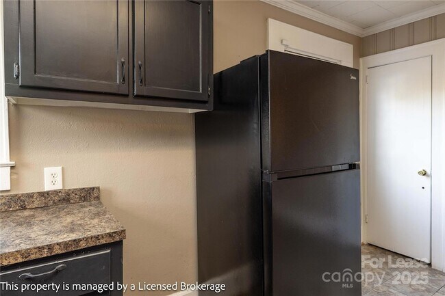 Building Photo - 1420 Amhurst St