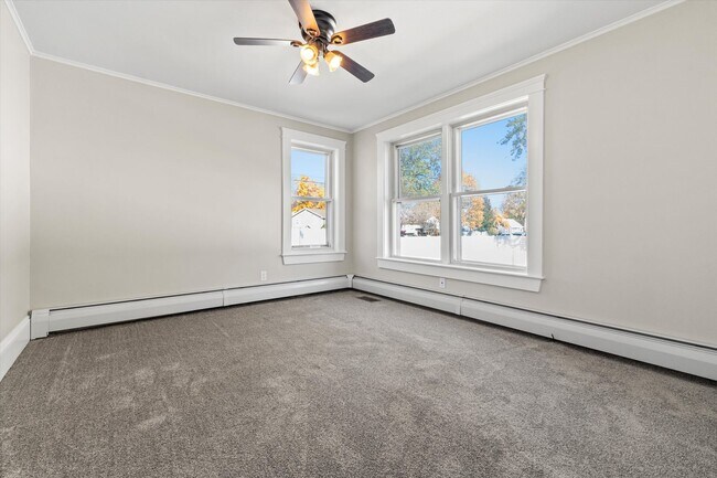 Building Photo - 378 S Mammoth Rd