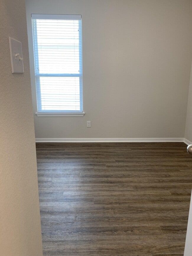 Building Photo - 808 Killam Dr