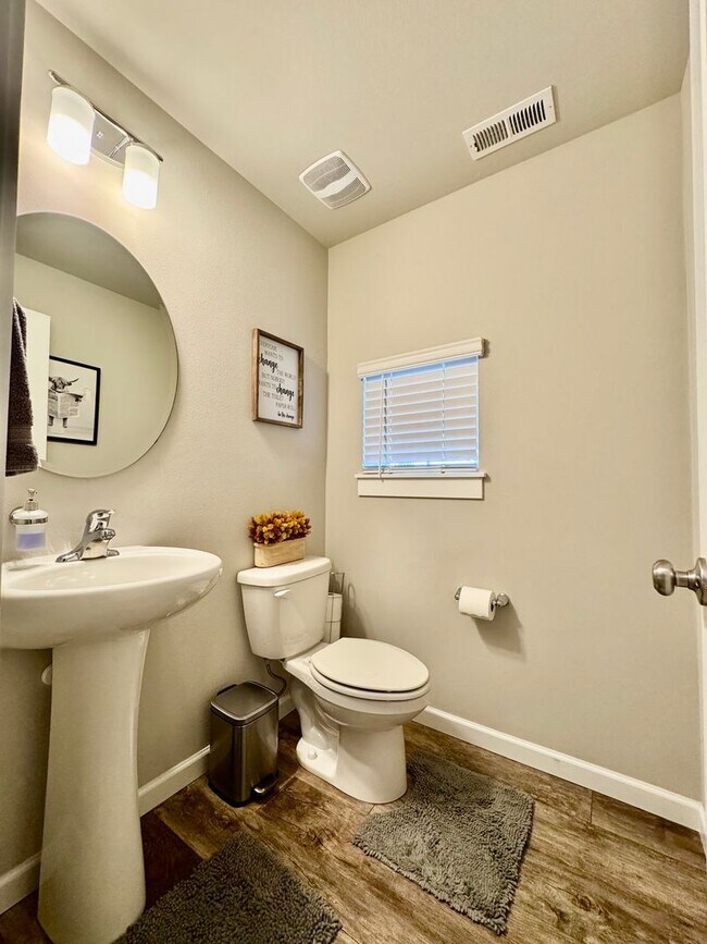 Building Photo - 4 Bedroom Home in Family friendly Cul-de-sac in Maple Valley