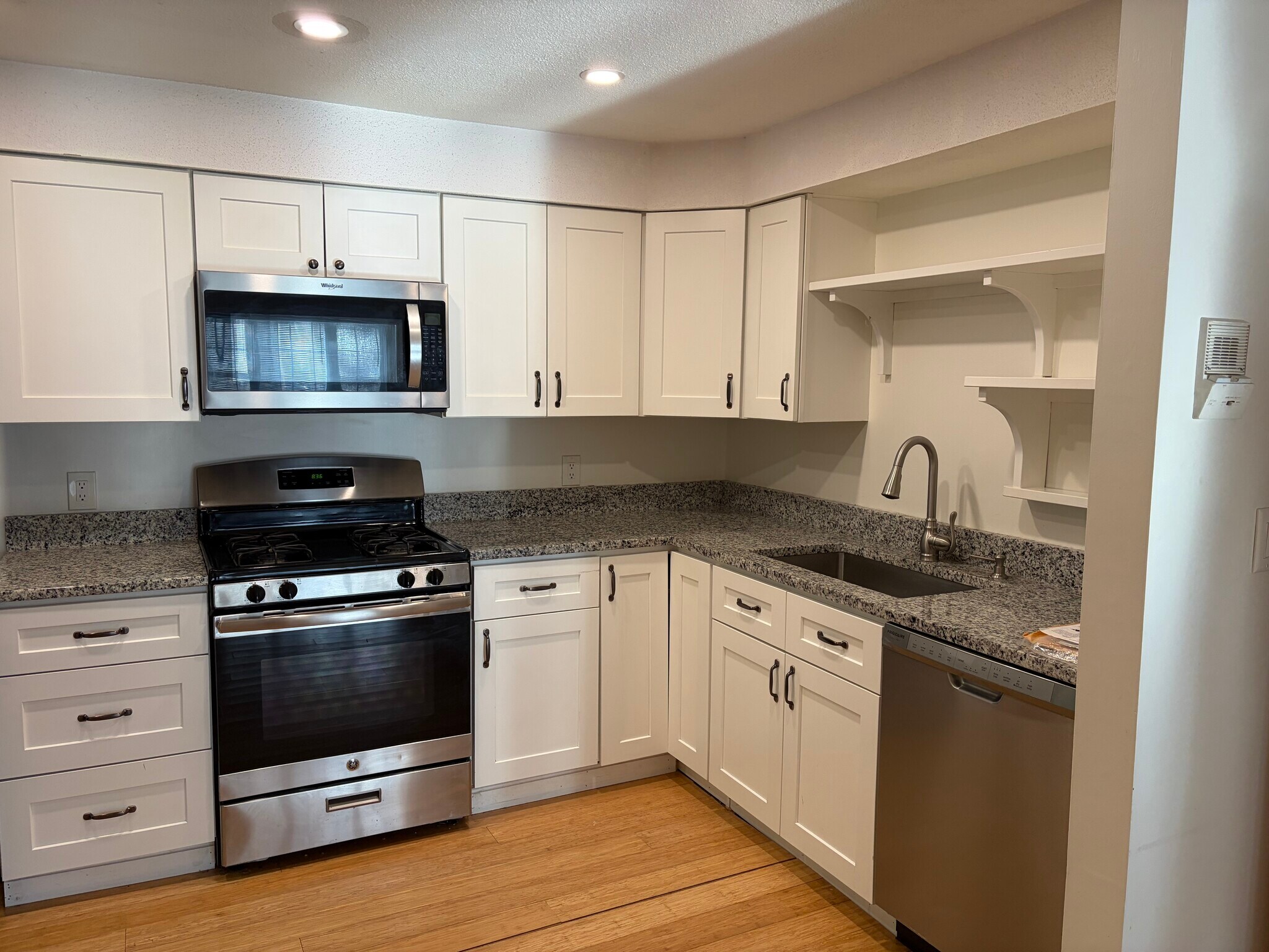 Building Photo - 50 Brookside Dr