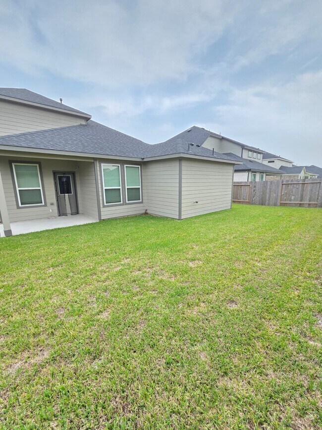 Building Photo - 3230 Tilley Dr