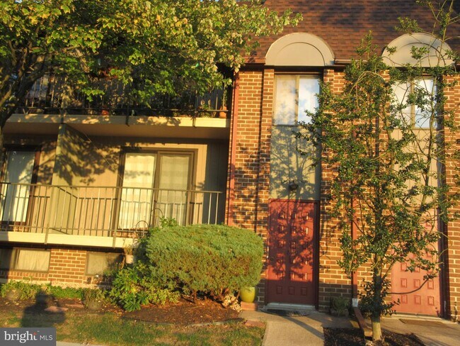 Building Photo - 820A Putnam Blvd