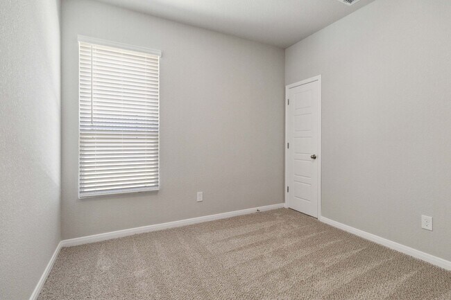 Building Photo - Come and See for Yourself Why Emma Park is the Premiere Luxury Community in Buda.