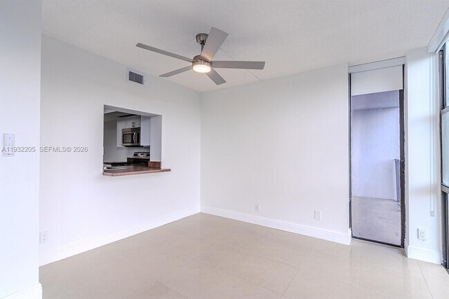 Building Photo - 1000 Parkview Dr