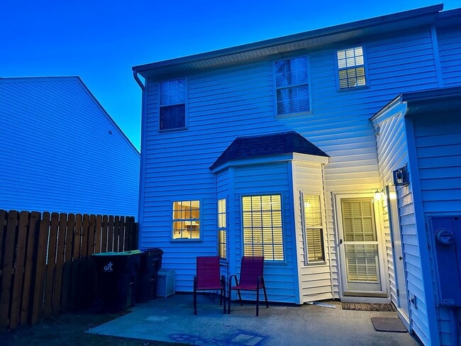 Building Photo - Charming Townhouse in Prime Morrisville Location!